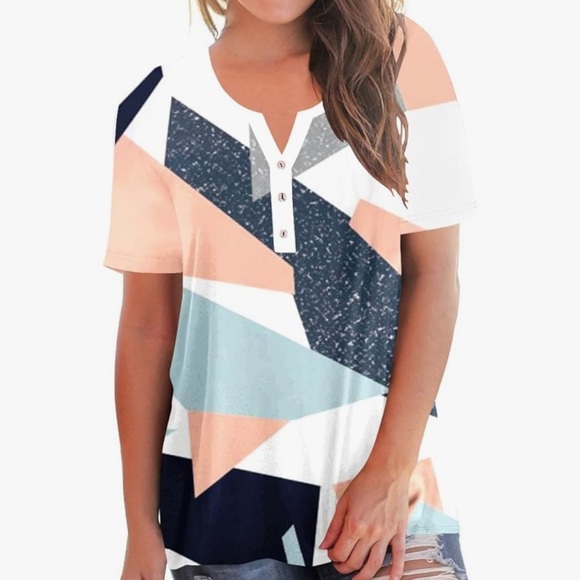 Geometric design Henley style blouse size XXL - Picture 2 of 3